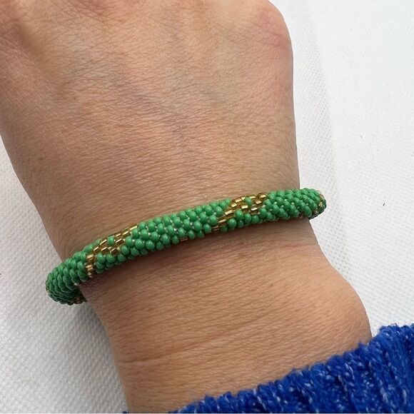🍭4/$20 Green and gold roll on seed bead bracelet - Picture 3 of 4